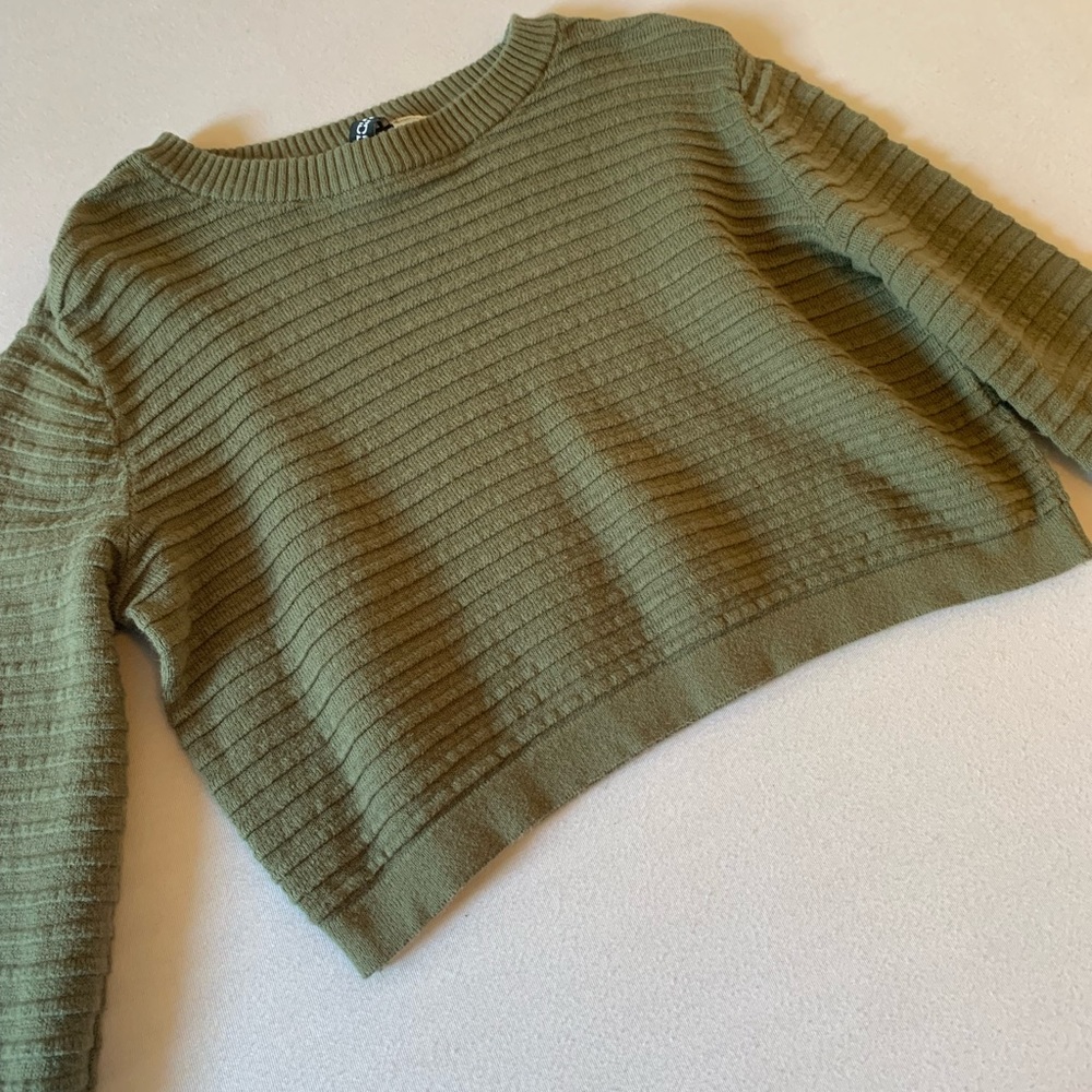 H&M DIVIDED Cropped Long Sleeve- XS